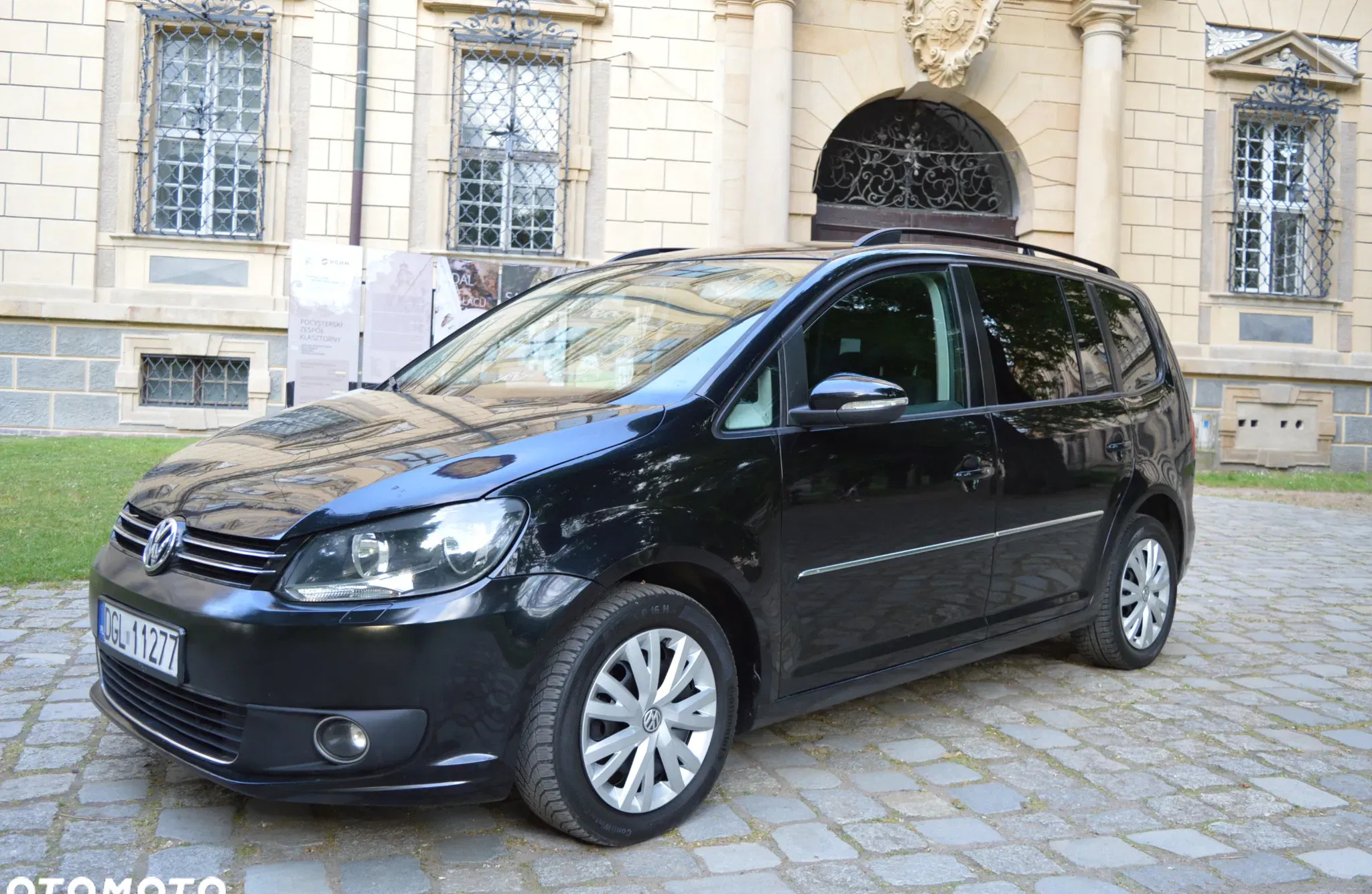 dolnośląskie Volkswagen Touran cena 23700 przebieg: 306000, rok produkcji 2011 z Świebodzin